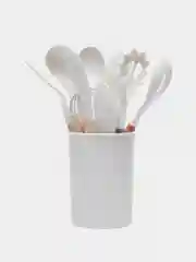 Белый набор кухонных принадлежностей