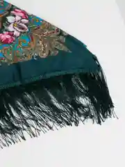Зеленый платок женский с бахромой
