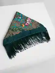 Зеленый платок женский с бахромой