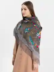 Серый платок женский с бахромой