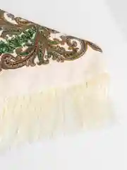 Молочный платок женский с бахромой