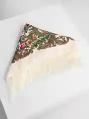 Молочный платок женский с бахромой