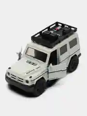 Белый металлическая коллекционная машинка Mercedes Benz Gelendvagen