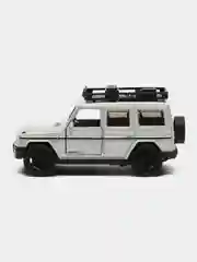 Белый металлическая коллекционная машинка Mercedes Benz Gelendvagen