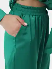 Зеленый костюм двойка шелковый