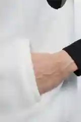 Молочный жилет befree женский