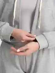 Серый металлик спортивный женский костюм, толстовка короткая на замке с капюшоном, брюки