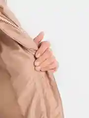 Бежевый жилет женский, утепленный