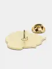 Белый металлический значок
