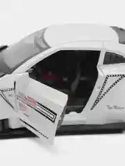 Белый коллекционная машина Nissan GT-R, 1:24