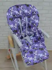 Фиолетовый универсальный чехол на стульчик для кормления.