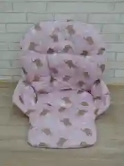 Розовый универсальный чехол на стульчик для кормления.