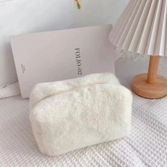 Косметитчка плюшевая