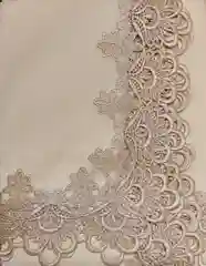 Скатерть тефлоновая  набивными  кружевами  на овальный стол, Размер -150/220,Цвет-молочный