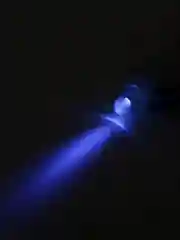 Белый брелок-фонарь для ключей