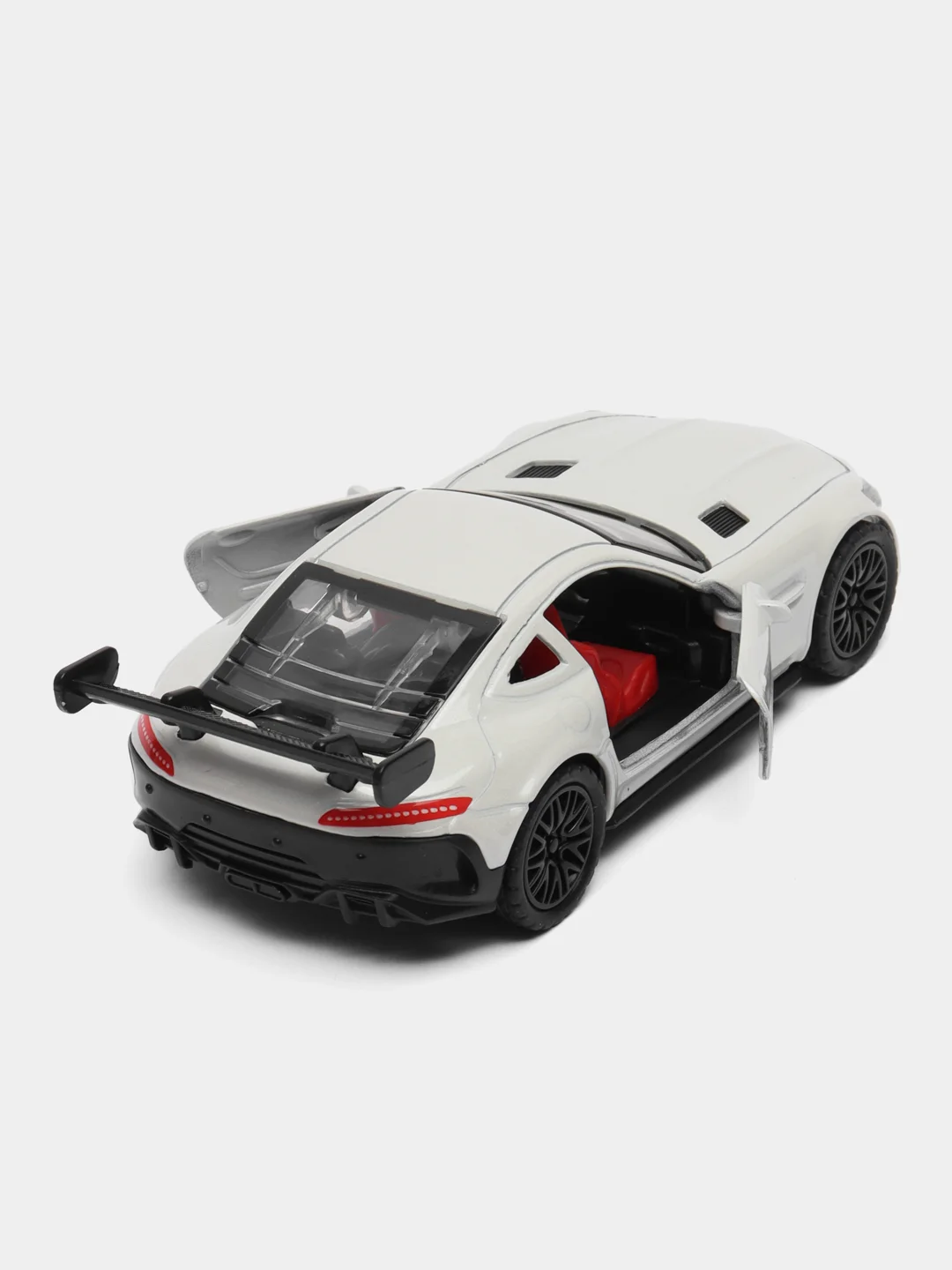 Белый металлическая коллекционная машинка Mercedes AMG GTR