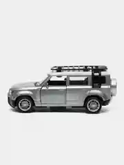 Серебряный металлическая коллекционная машинка Land Rover Defender