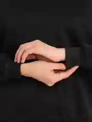 Черный свитшот женский утепленный