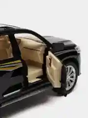Черный коллекционная машина "Тойота Ленд Крузер V8", 1:24