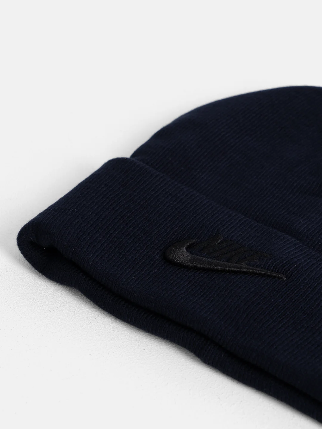 Темно-синий шапка мужская двухслойная трикотажная с нашивкой Найк (Nike)