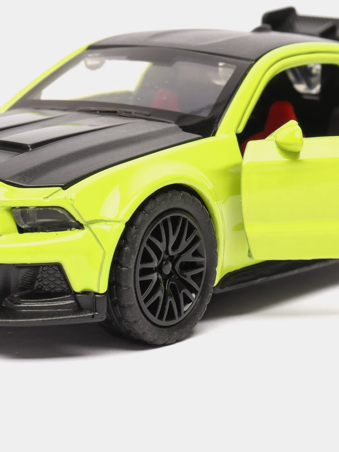 Желтый металлическая коллекционная машинка Ford Mustang