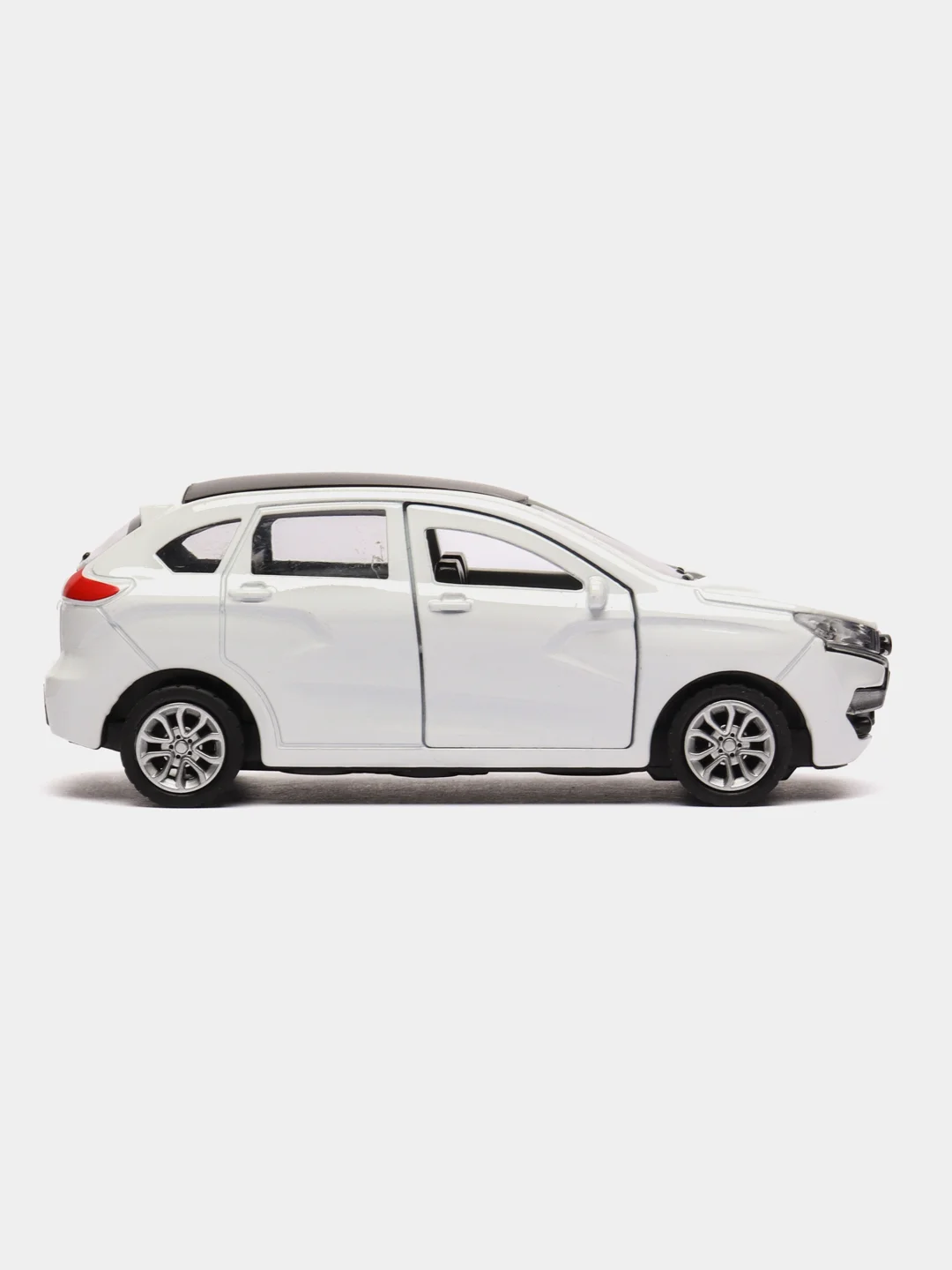Белый металлическая коллекционная машинка LADA XRAY
