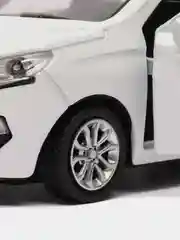 Белый металлическая коллекционная машинка LADA XRAY