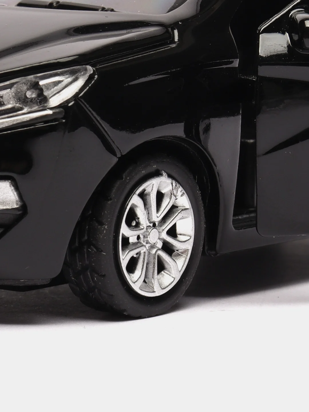 Красный металлическая коллекционная машинка LADA XRAY