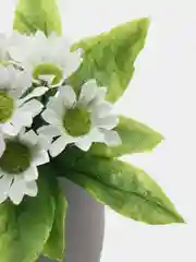 Белый искусственные цветы "Ромашки"