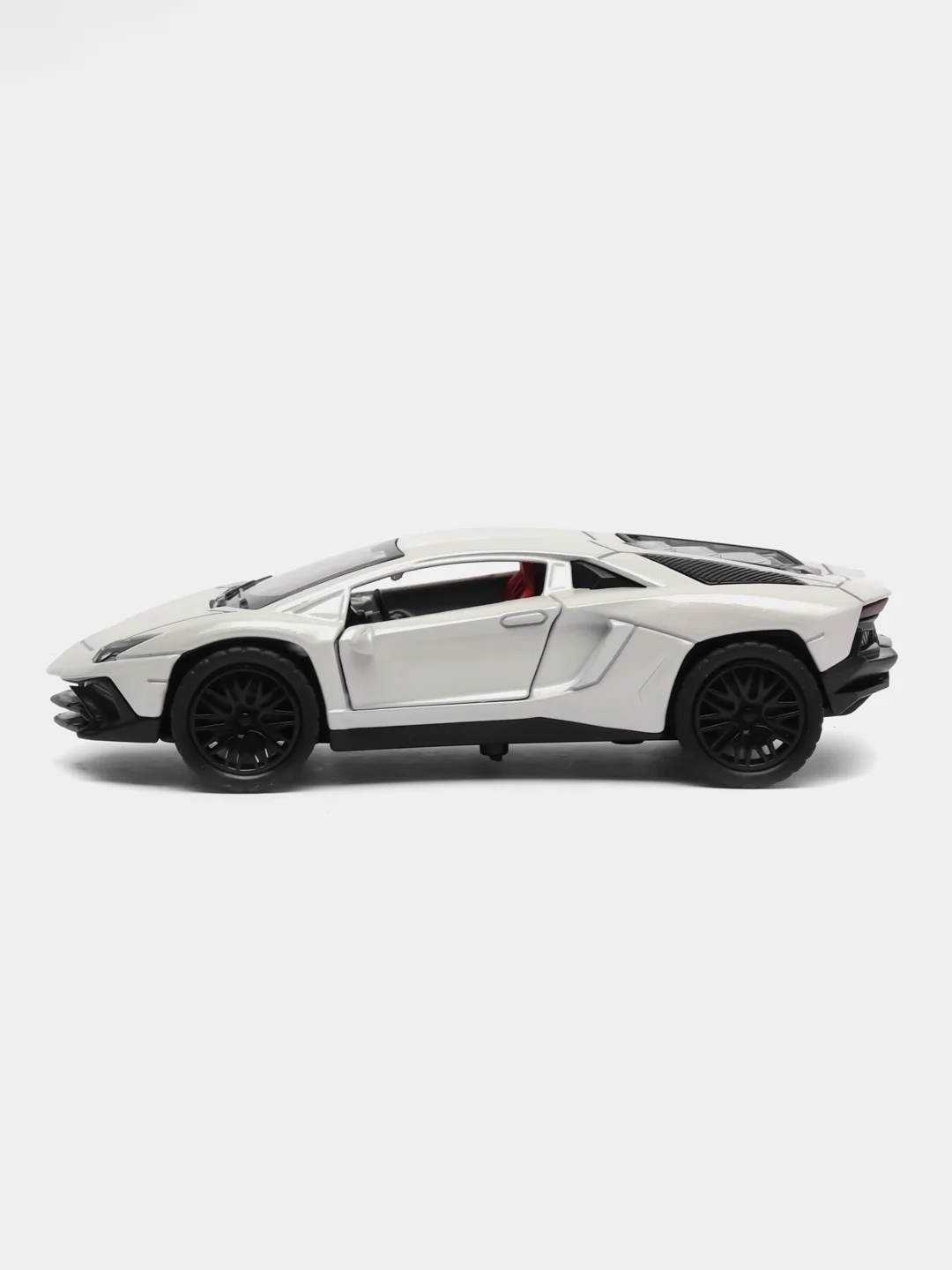 Белый металлическая коллекционная машинка Lamborghini Aventador