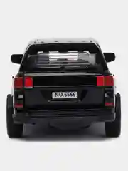 Черный металлическая коллекционная машинка Toyota Land Cruiser 300