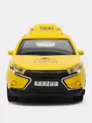 Желтый металлическая коллекционная машинка LADA Vesta Cross