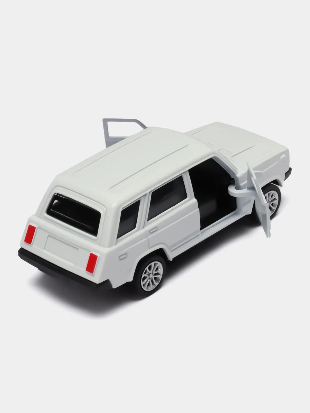 Белый металлическая коллекционная машинка LADA (ВАЗ) 2104