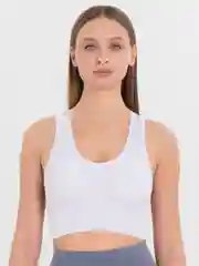 Белый топ спортивный