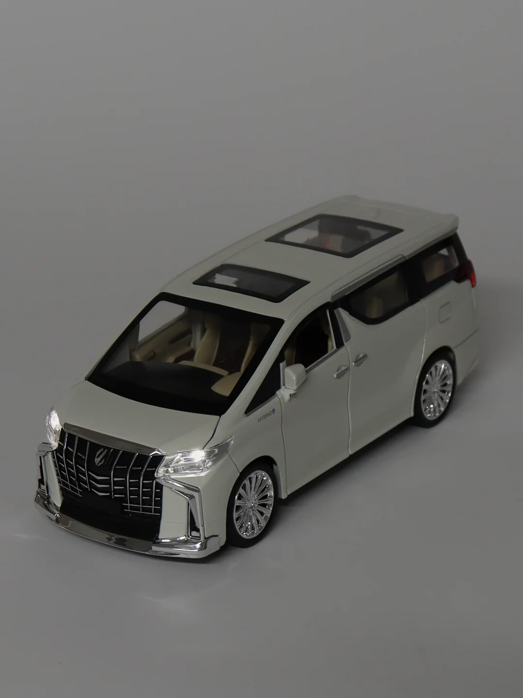 Белый коллекционная машина модель Toyota Alphard (Альфард), 20 см, 1:24