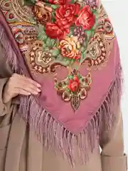 Кораллово-розовый платок женский, в русском стиле, с бахрамой, с цветами
