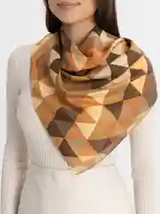Карамельный платок шелковый на голову и на шею