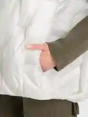 Белый жилет женский, утепленный