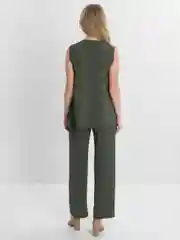 Зеленый женский костюм летний