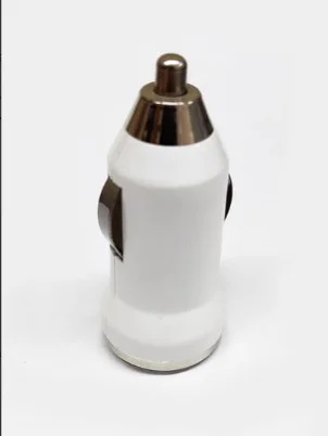 Белый автомобильное зарядное устройство USB