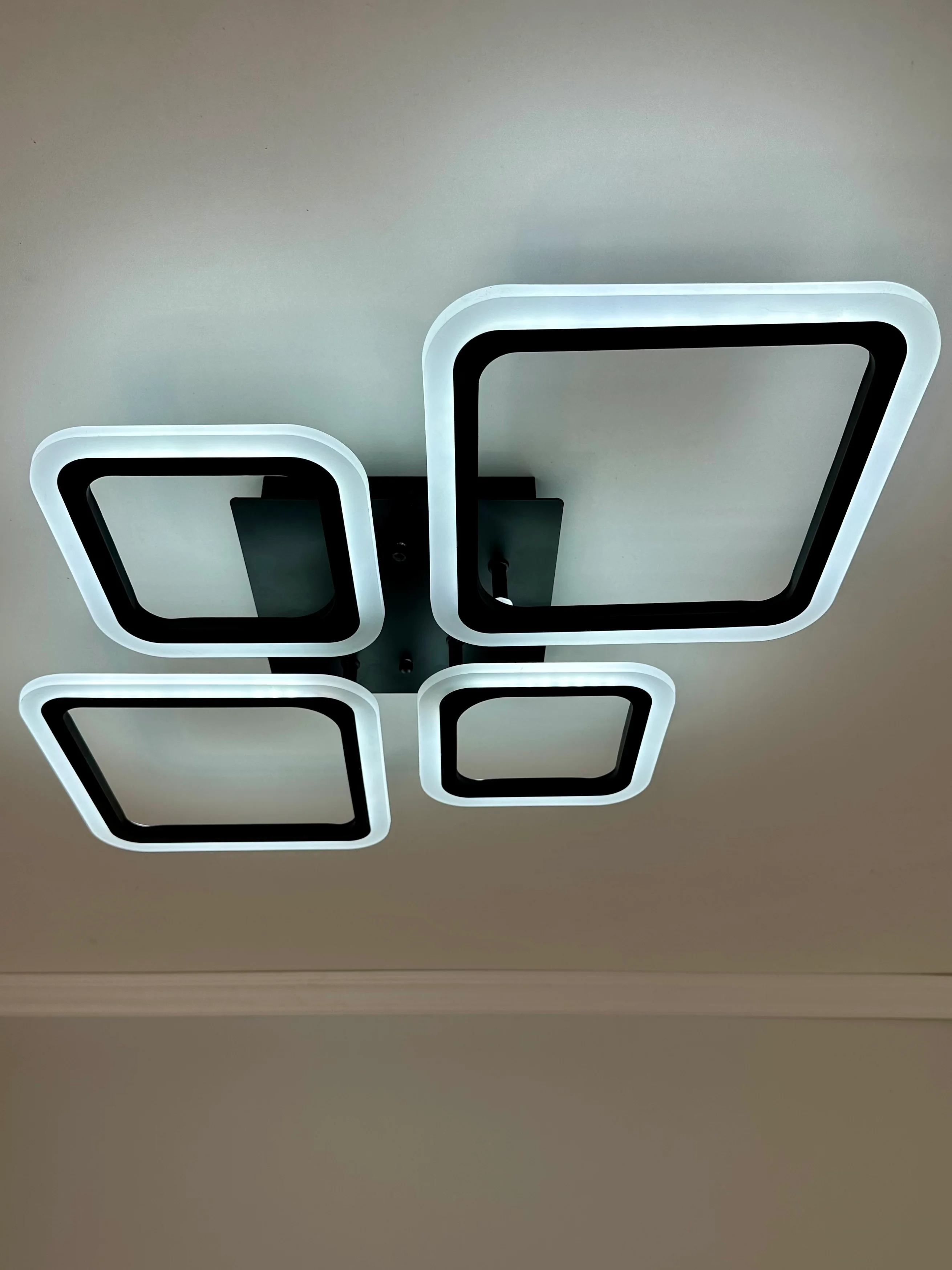 Черный люстра светодиодная потолочная с пультом управления, 84W, до 12 кв.м