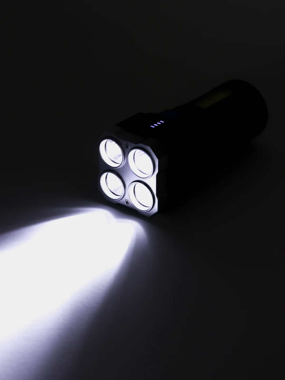 LED Фонарик ручной светодиодный аккумуляторный