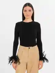 Черный лонгслив с перьями