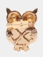 Коралловый брошь с опаловым камнем "Сова"