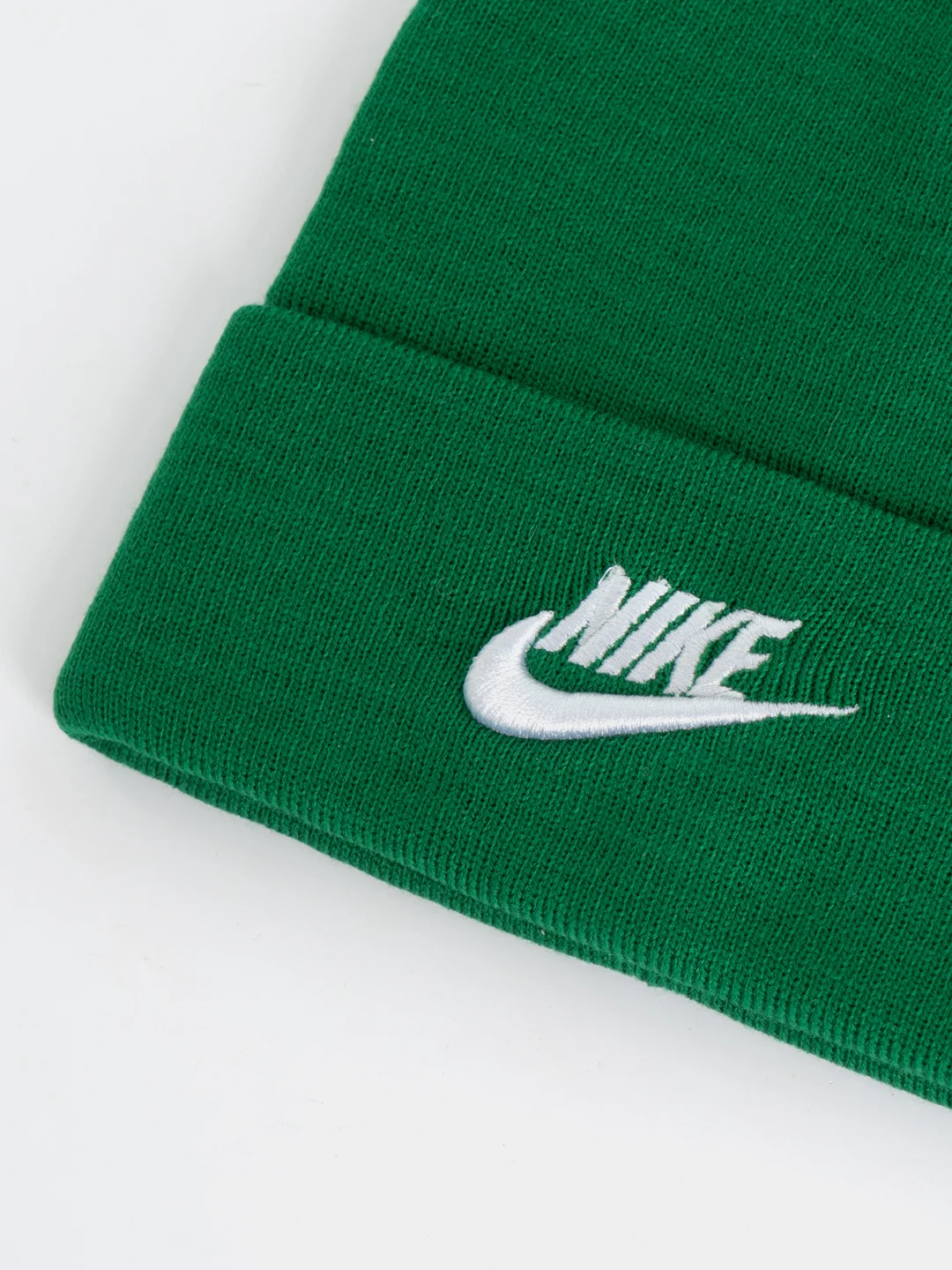 Зеленый шапка женская двухслойная трикотажная с нашивкой Найк (Nike)