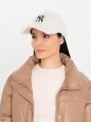 Белый утепленная кепка - бейсболка с нашивкой Нью Йорк (New York)