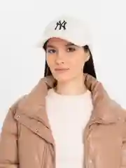 Белый утепленная кепка - бейсболка с нашивкой Нью Йорк (New York)