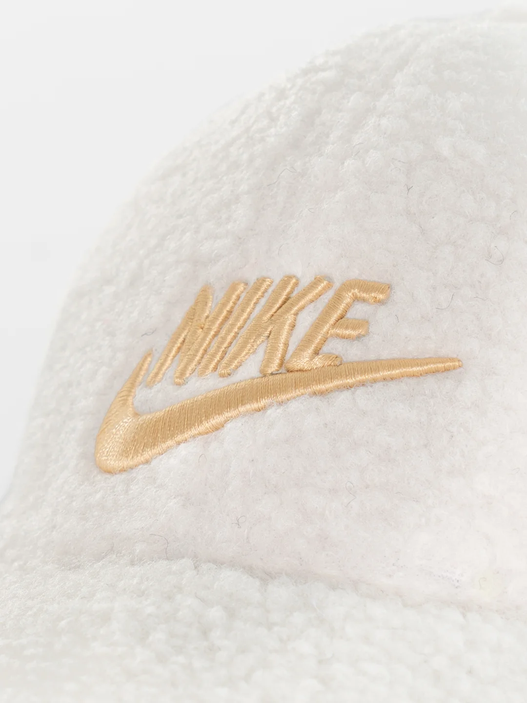 Белый утепленная кепка - бейсболка с нашивкой Найк (Nike)