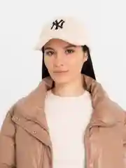 Молочный утепленная кепка - бейсболка с нашивкой Нью Йорк (New York)