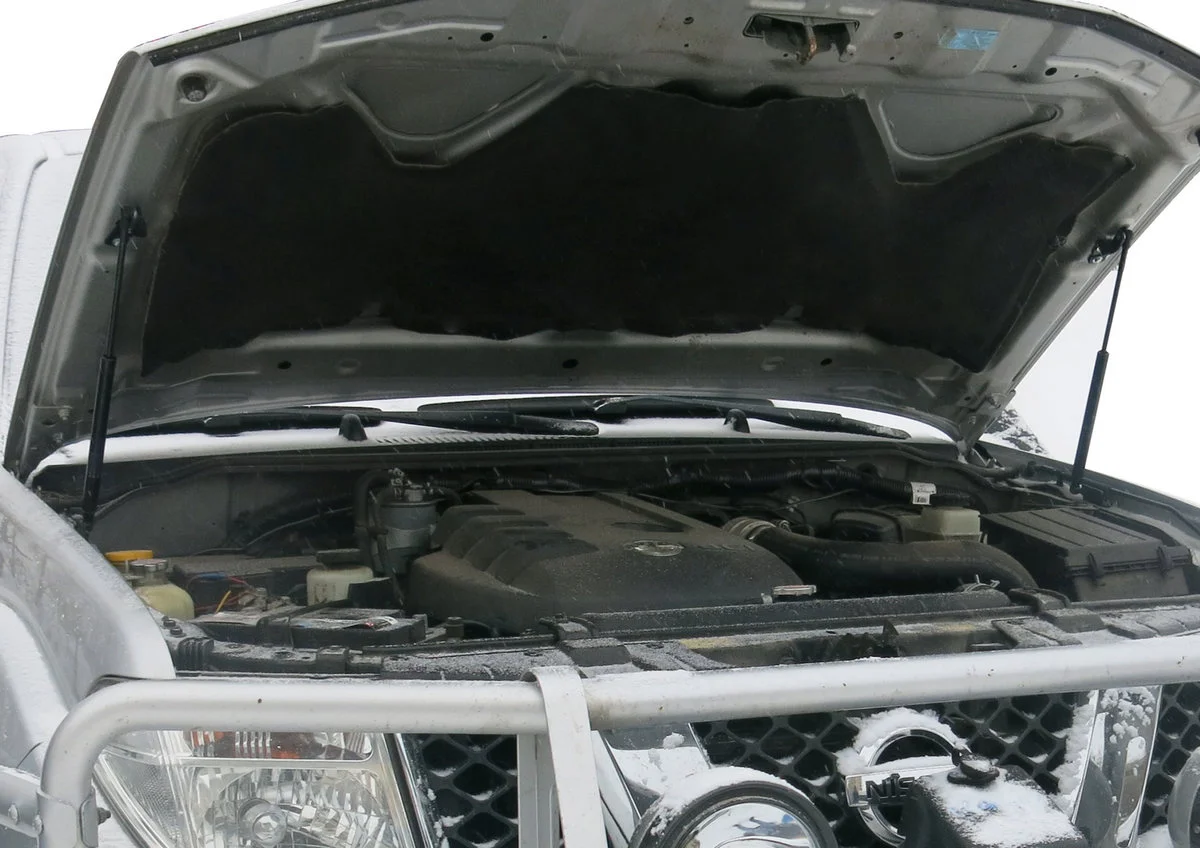 Черный газовые упоры капота АвтоУпор для Nissan Navara D40 04-15/Pathfinder R51 04-14, UNIPAT011